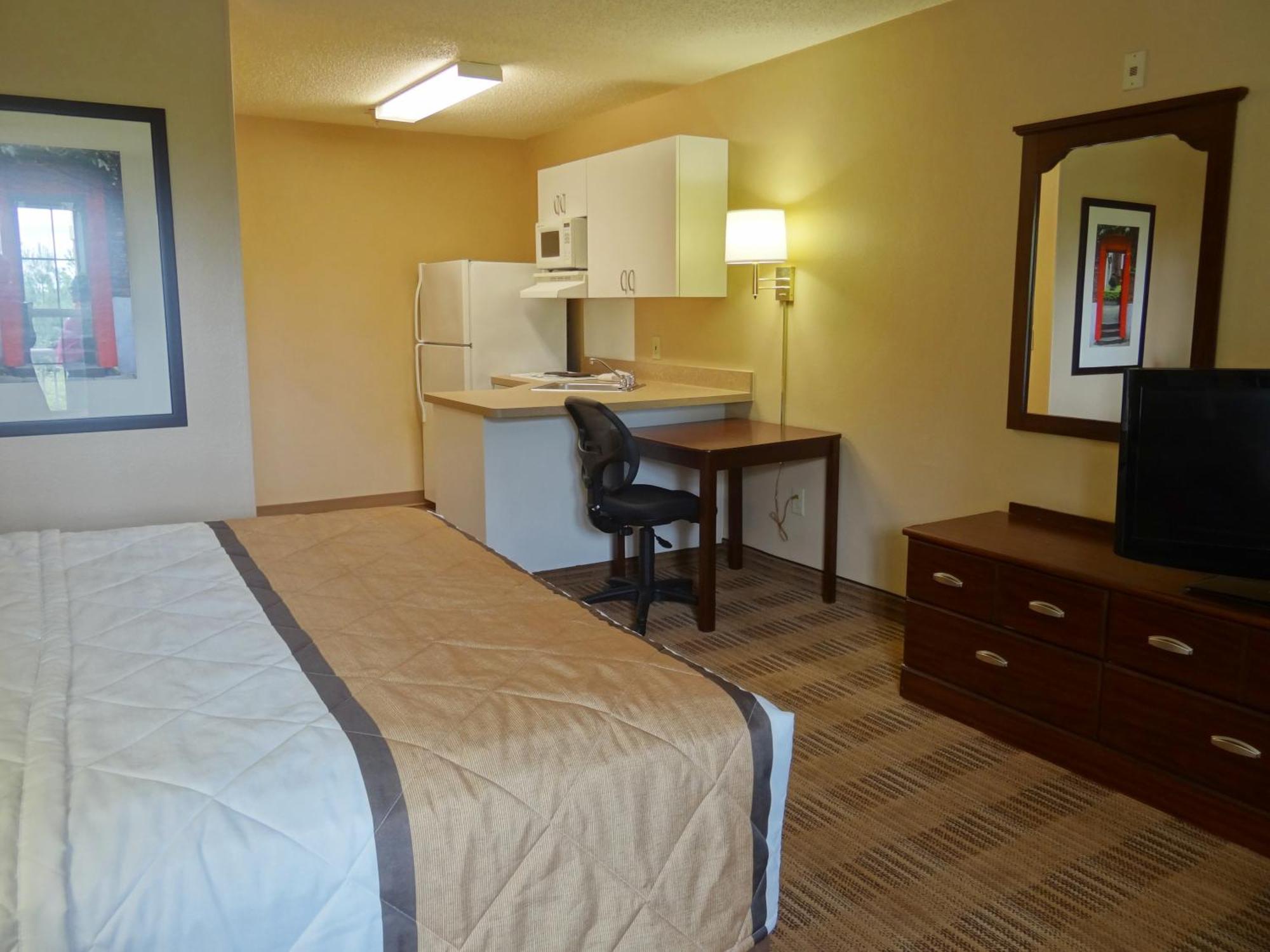 Extended America - Sacramento - White Rock Rd Rancho Cordova